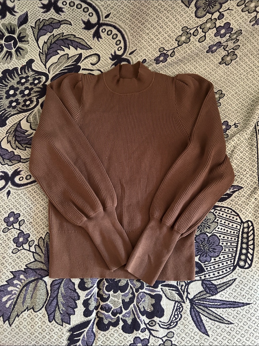 Women’s Olive Puff-Sleeve Ribbed Sweater